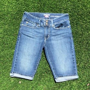 Levi’s modern skinny shorts